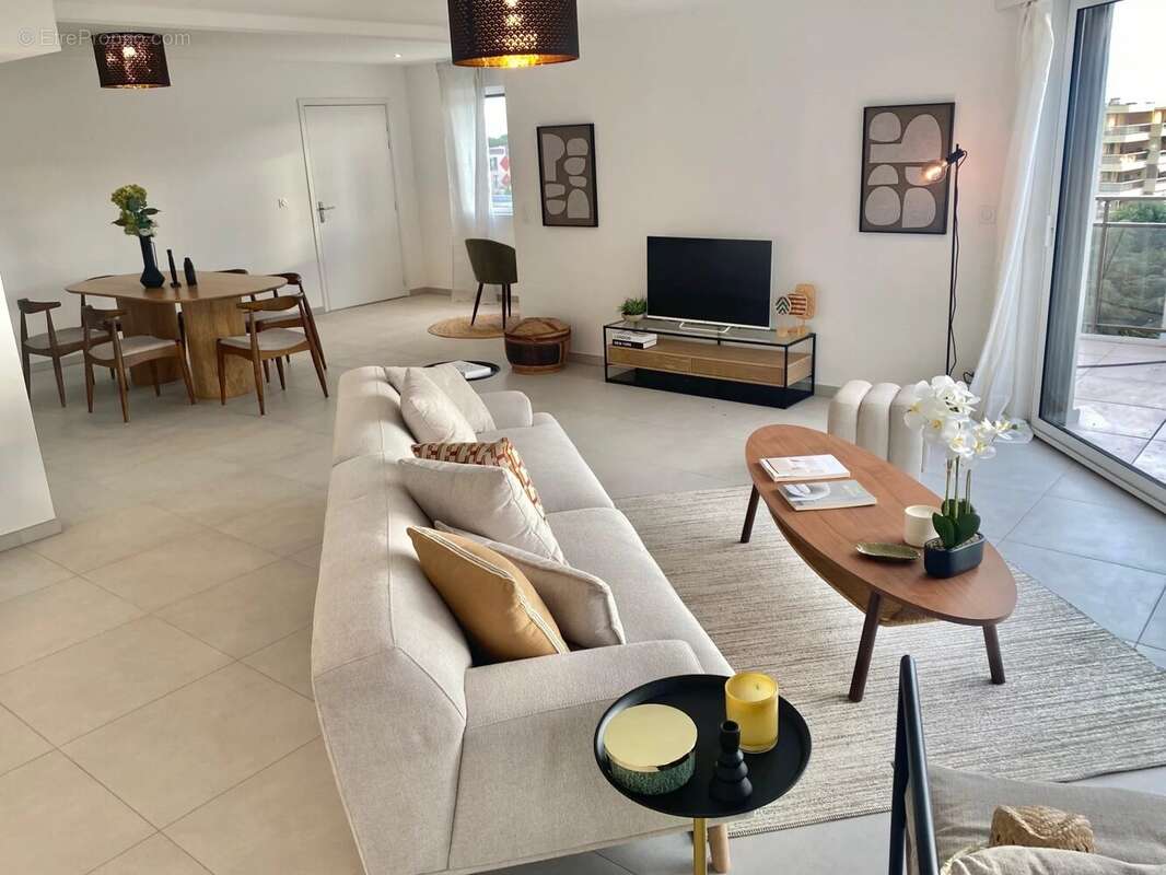 Appartement à SAINT-LAURENT-DU-VAR