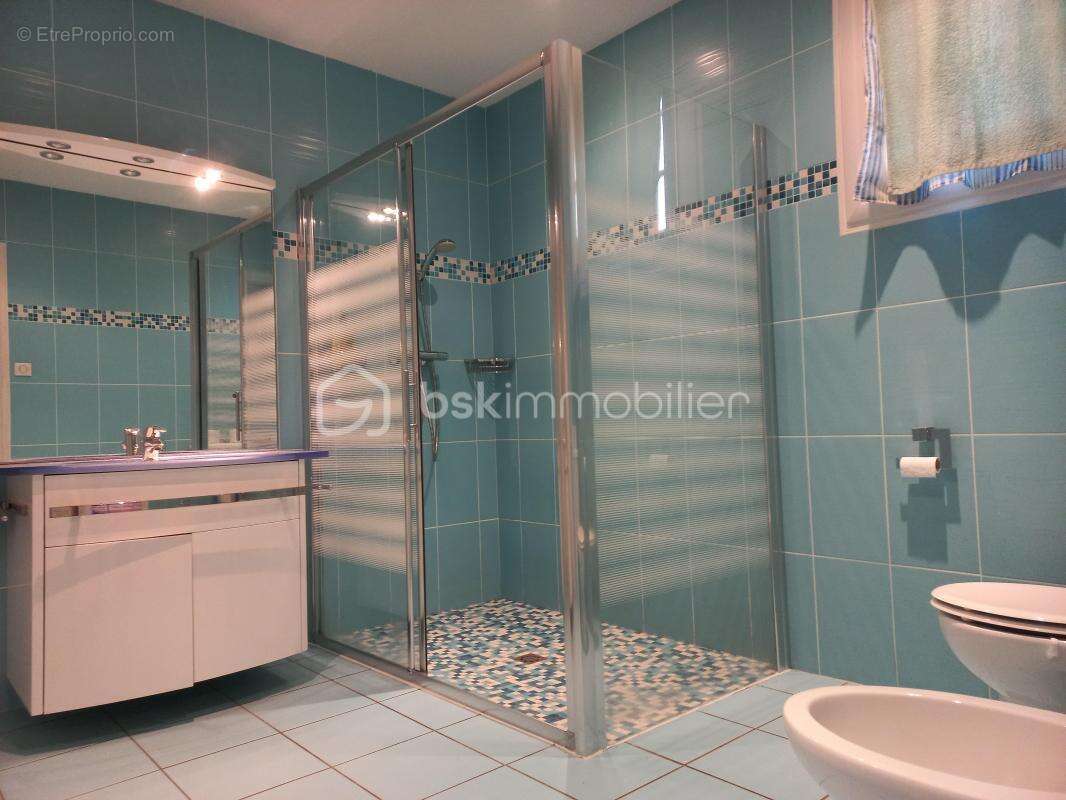 Maison traditionnelle spacieuse sur 2271 m² de terrain à Lourdes : votre havre de paix à découvrir ! - photo 10