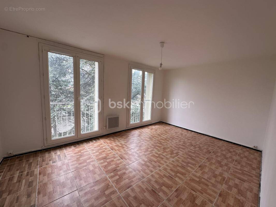 Appartement à VALREAS