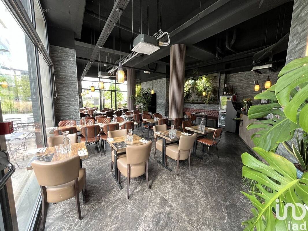 Photo 1 - Commerce à SAINT-OUEN