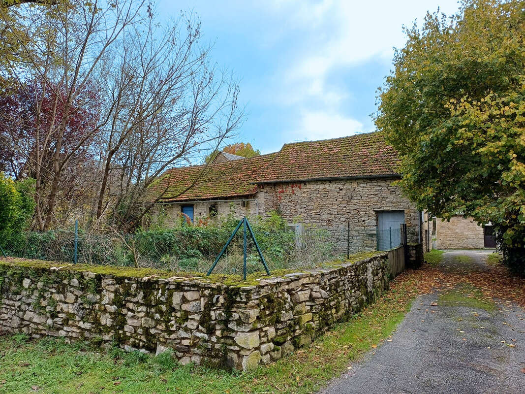 Maison à SALLES-COURBATIES