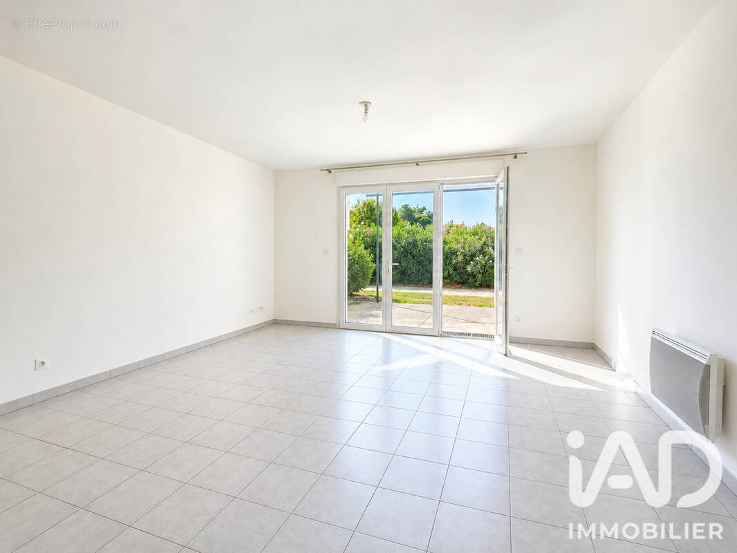 Photo 1 - Appartement à SAINT-MARTIN-DE-CRAU