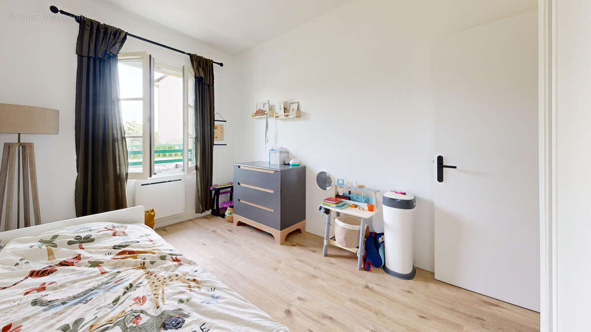 Appartement à NEAUPHLE-LE-CHATEAU