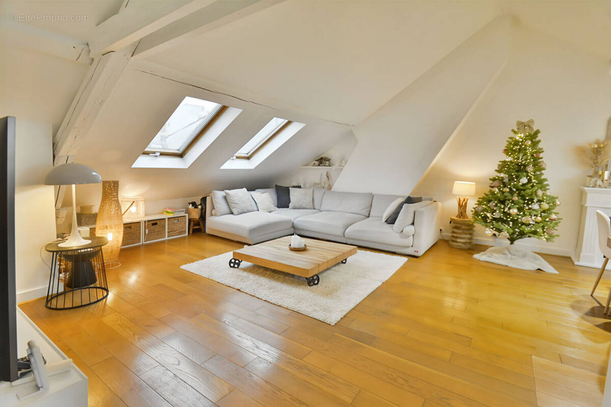 Appartement à LA GARENNE-COLOMBES