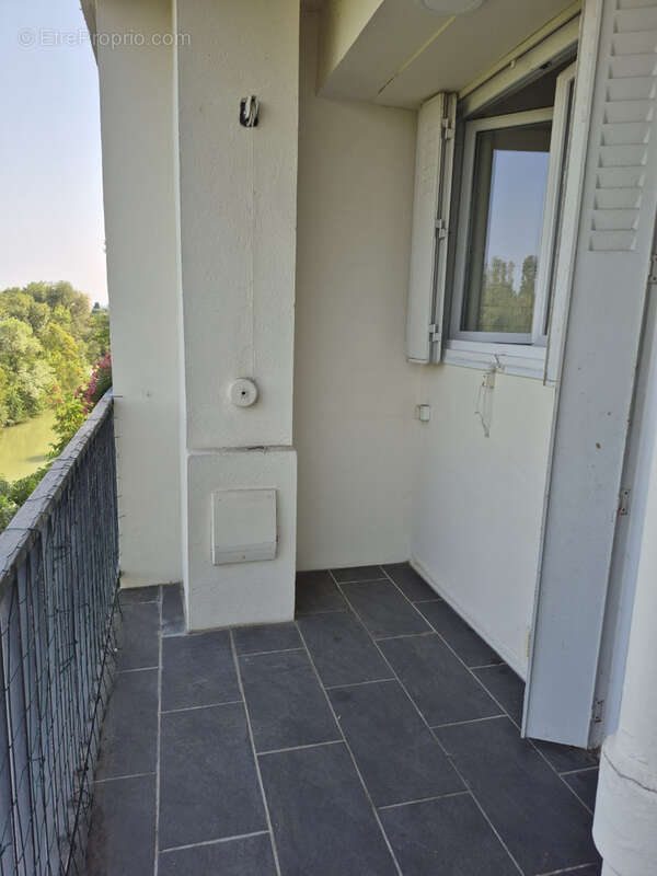 A Auch, à vendre appartement T3 avec balcons et garage - photo 3