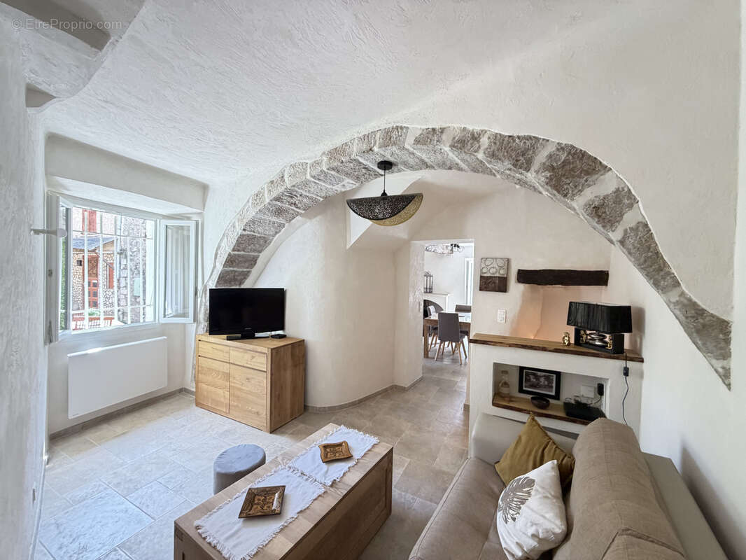 Maison à AIGUINES