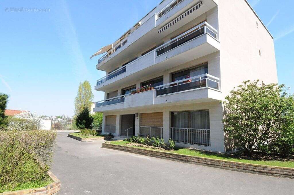 Appartement à LE PLESSIS-ROBINSON