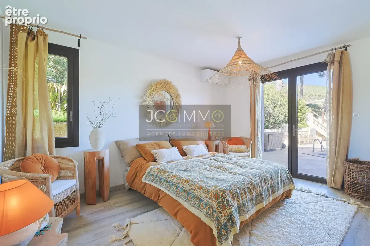 Carqueirane - villa t6 183 m2 vue mer dominante et panoramique avec studio - photo 23