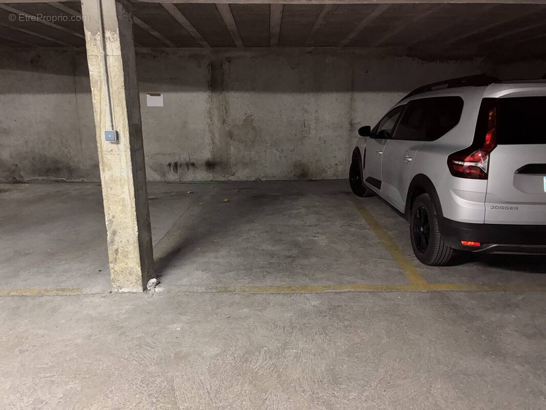 Parking à CLICHY