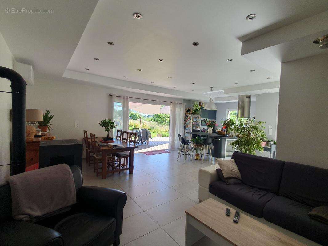 Maison à LABLACHERE