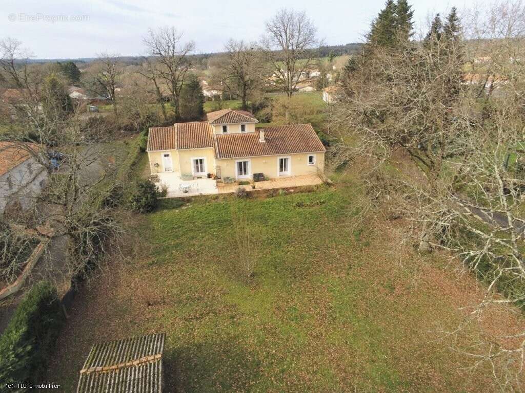 Maison à CONFOLENS