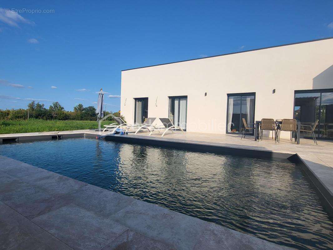 Maison à SAINTE-COLOMBE-EN-BRUILHOIS