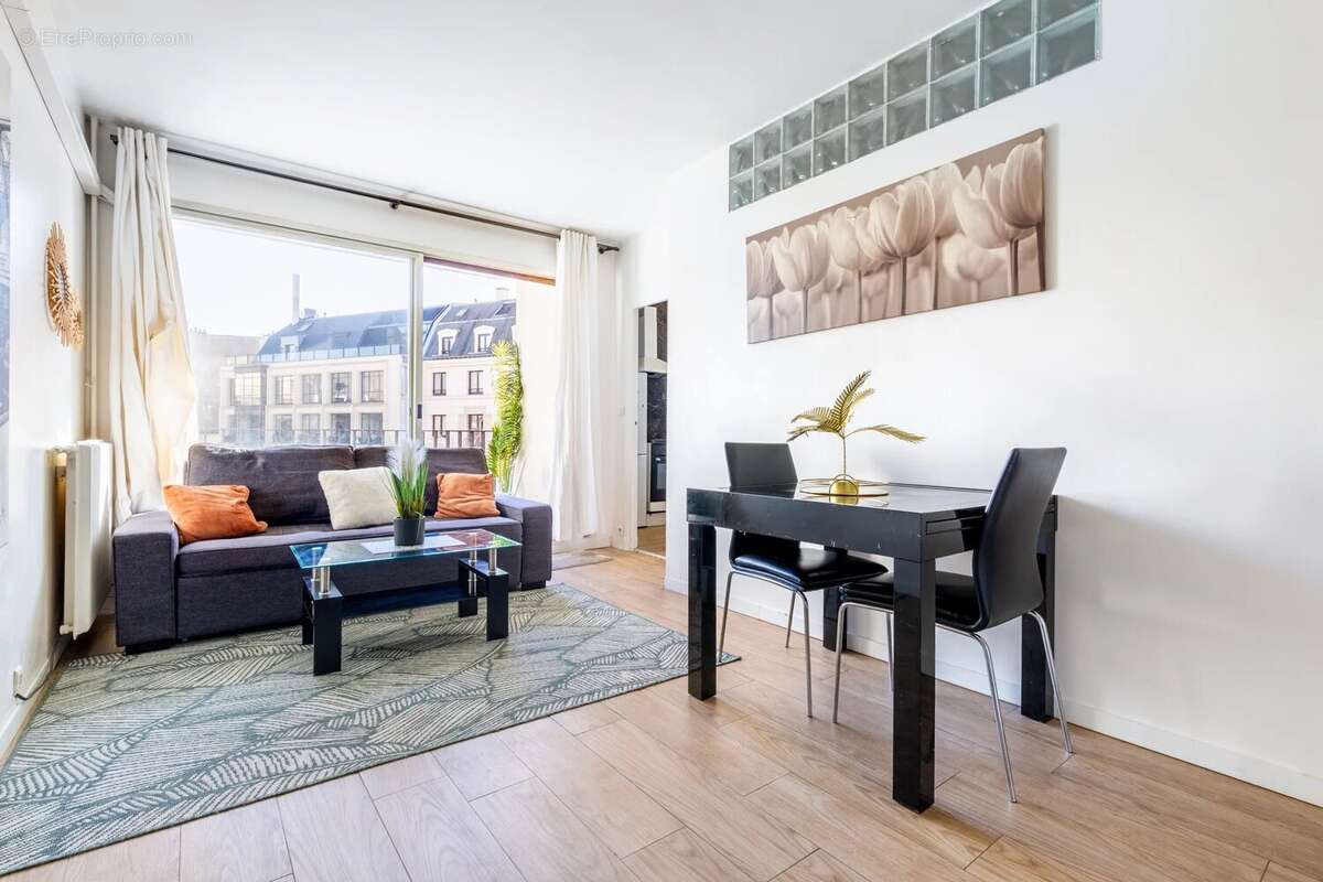Appartement à PARIS-8E