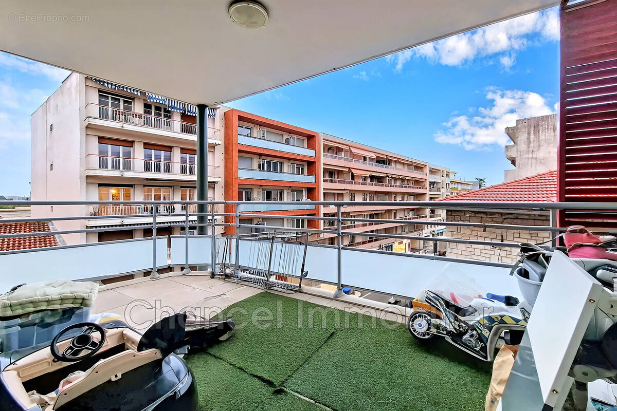 Appartement à SAINT-LAURENT-DU-VAR