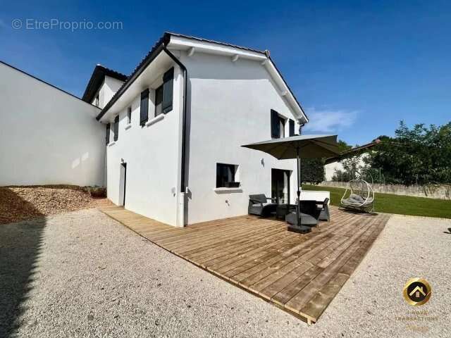 Maison à LUCENAY