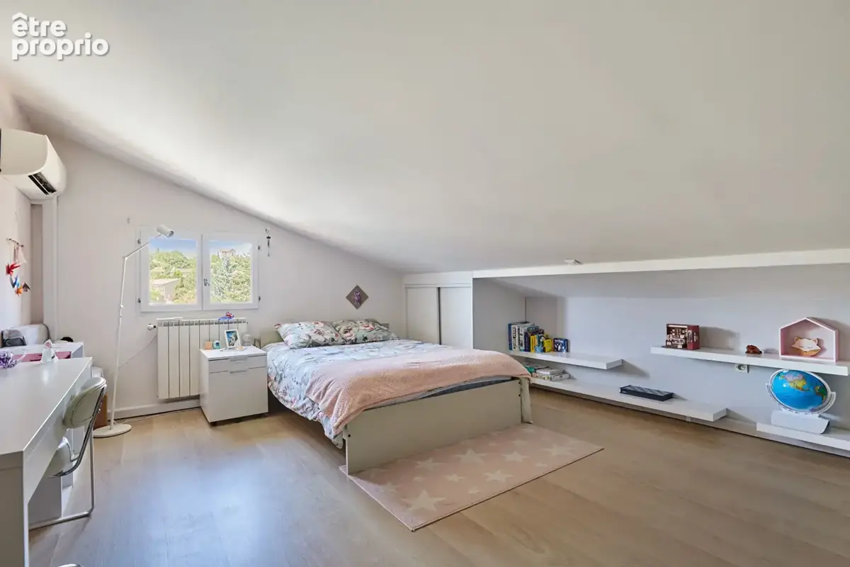 EXCLUSIVITÉ ERA CAZAN - Maison provençale avec vue dégagée, piscine et double garage à Vernègues - photo 15