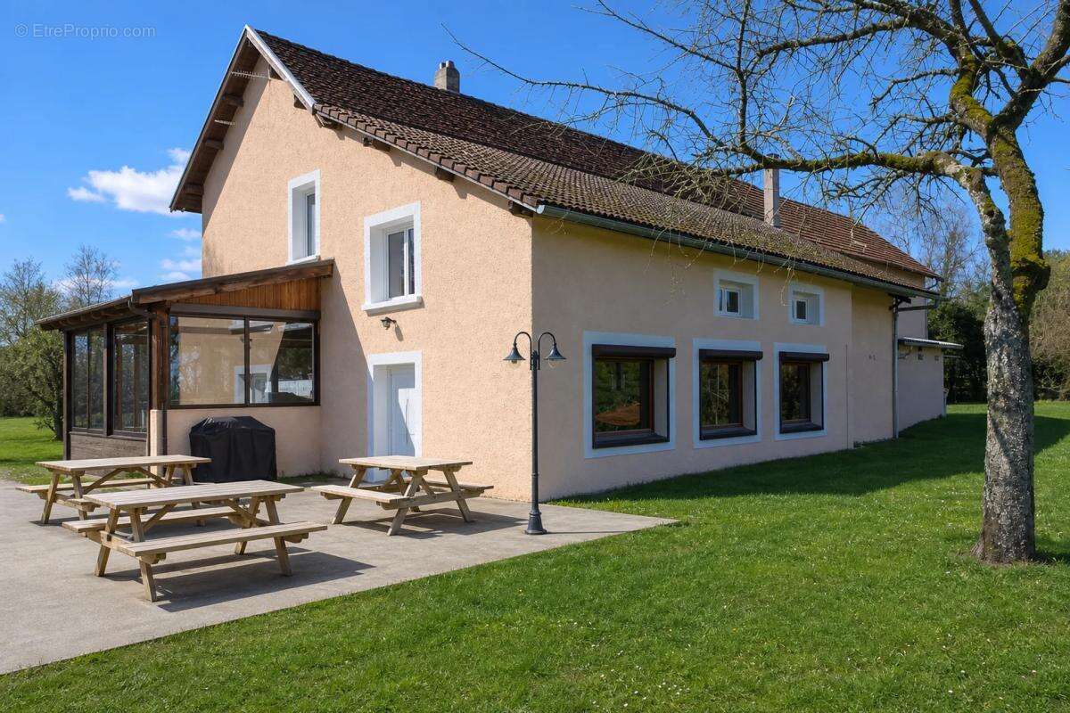 Les abrets-en-dauphiné (38490) – propriété atypique – 335 m² - photo 2
