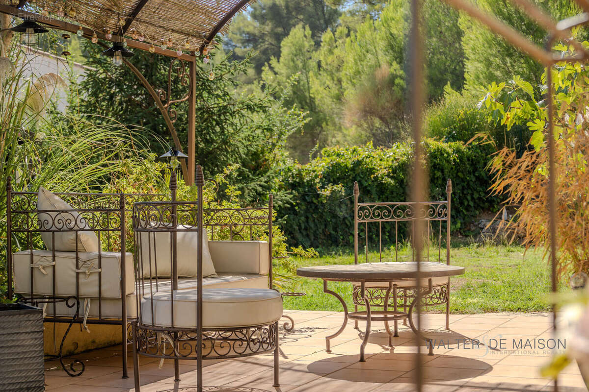 Maison à LE REVEST-LES-EAUX