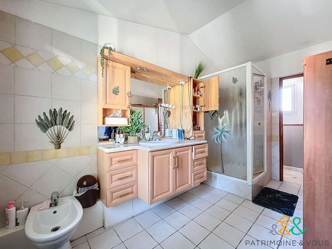 salle de bain - Appartement à BEAUCAIRE