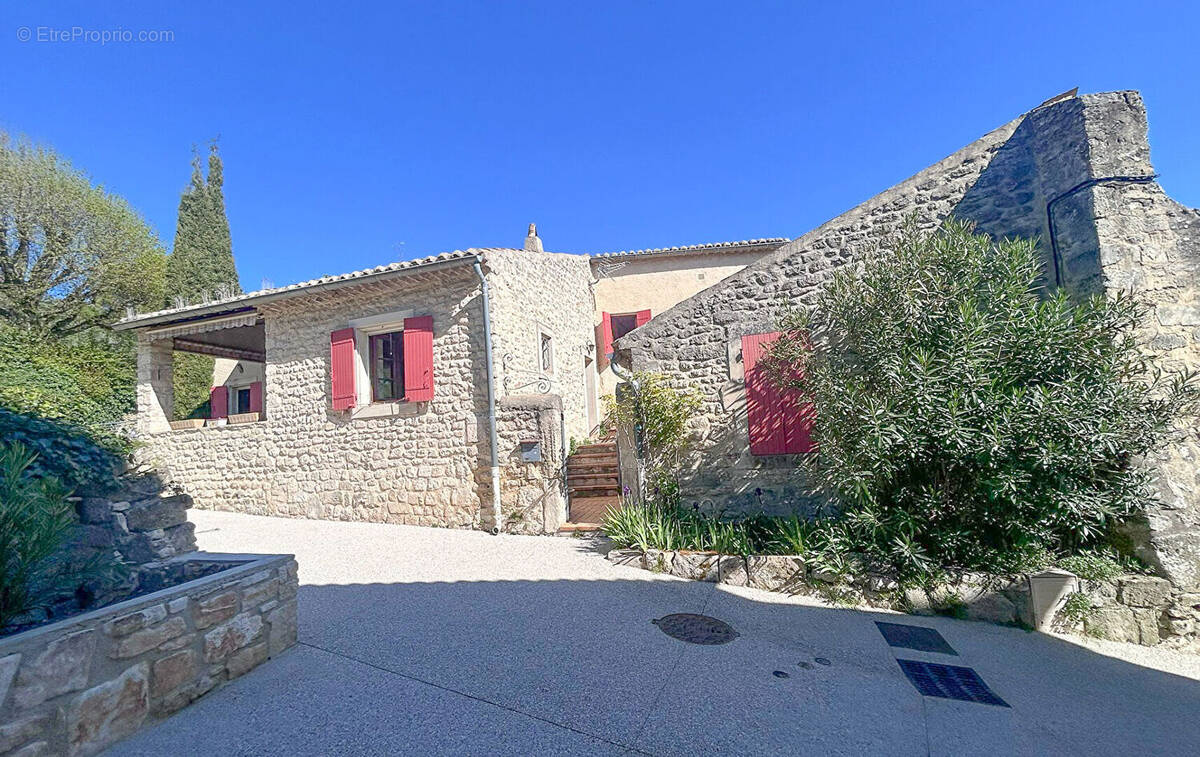 Maison à SAINT-RESTITUT