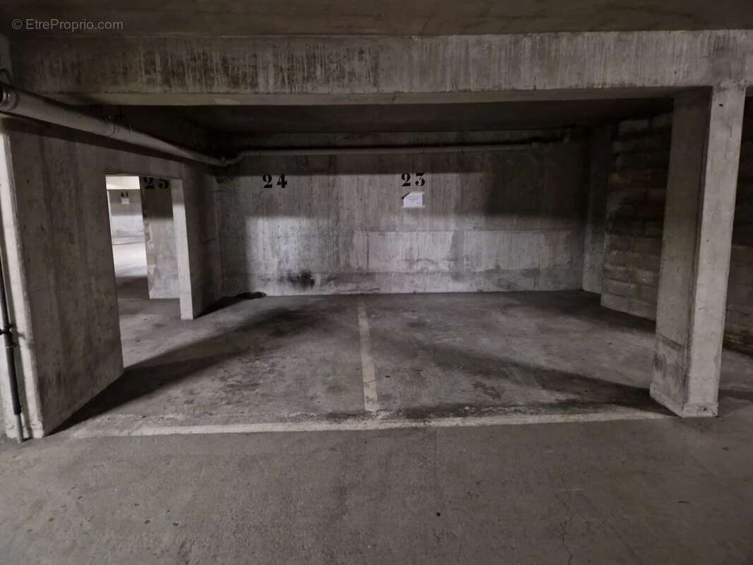 Parking à PARIS-15E