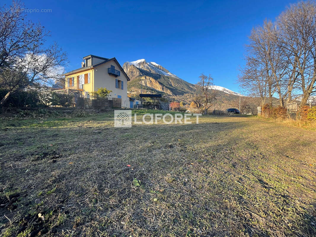 Terrain à CHATEAUROUX-LES-ALPES