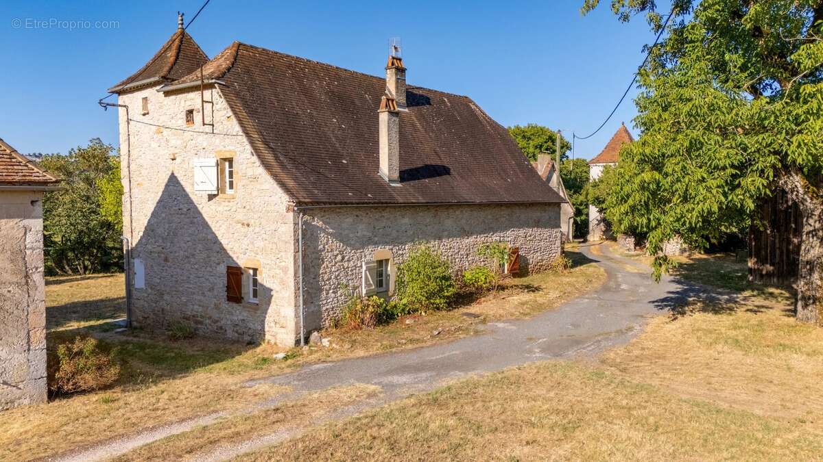Charmante ferme quercynoise en pierre avec dépendances, à proximité de Rocamadour et de Martel - photo 11