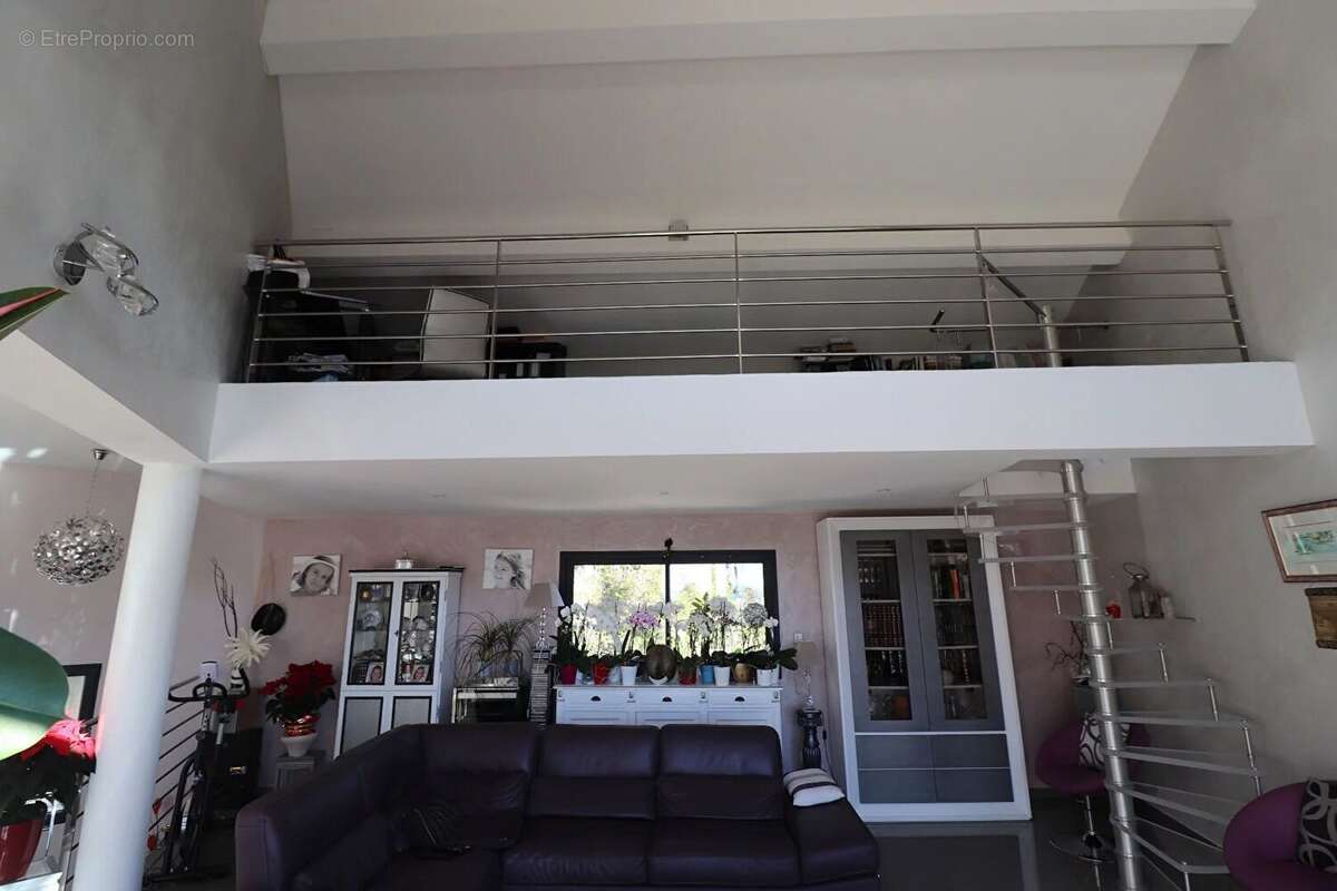 Maison à SAINT-CYR-SUR-MER