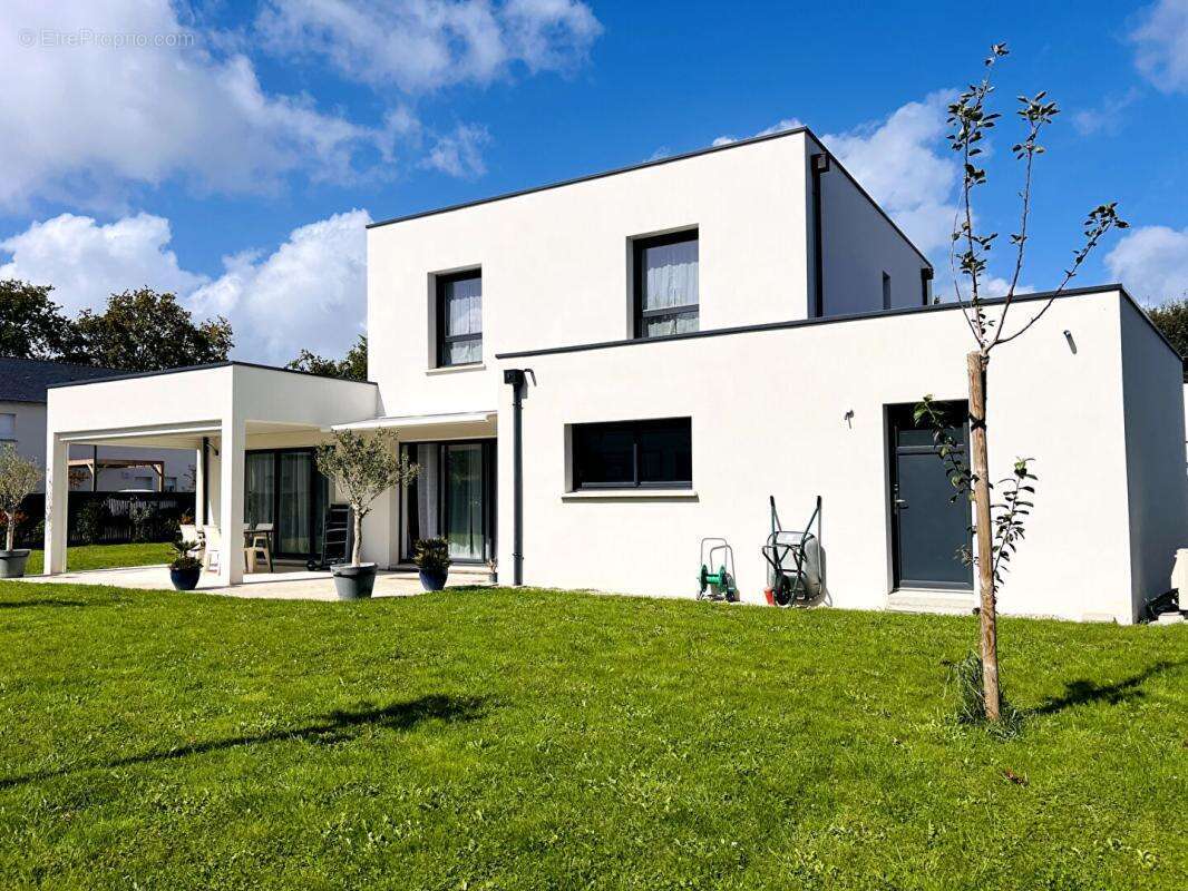 Maison à SURZUR