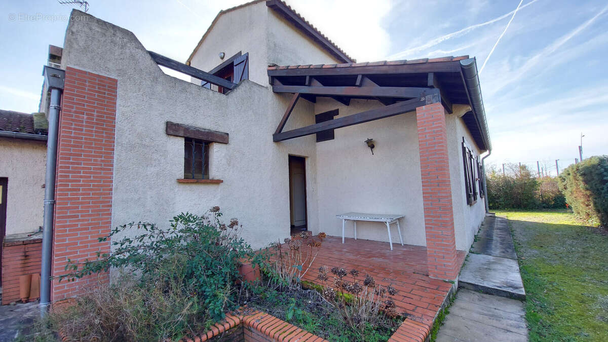 Maison à BEAUZELLE