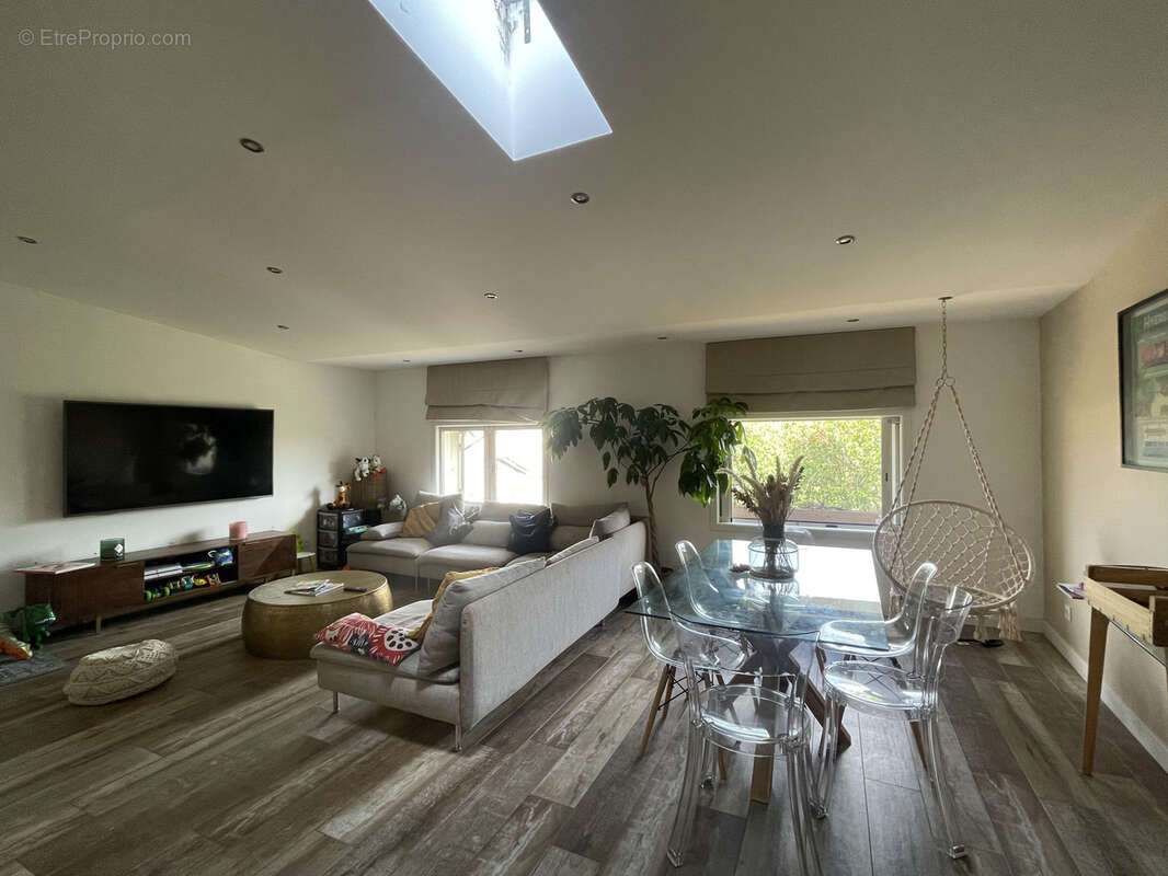 Appartement à LA CRAU