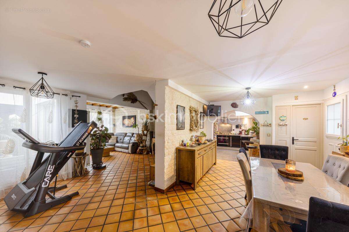 Maison à ROSNY-SUR-SEINE