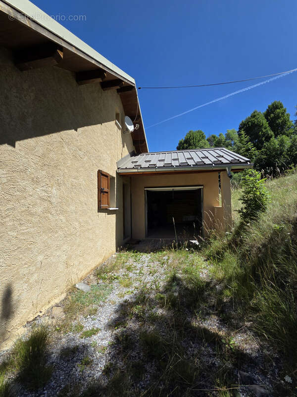 Maison à ENCHASTRAYES