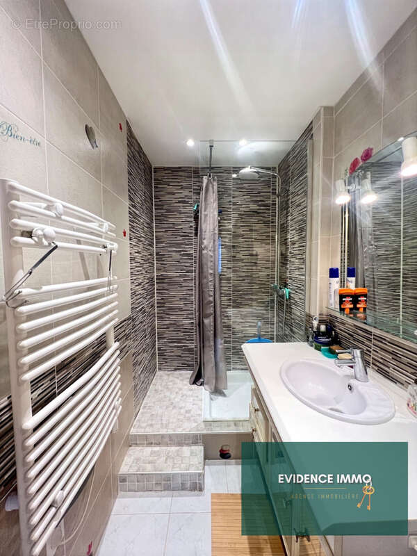 Appartement à BOURGOIN-JALLIEU