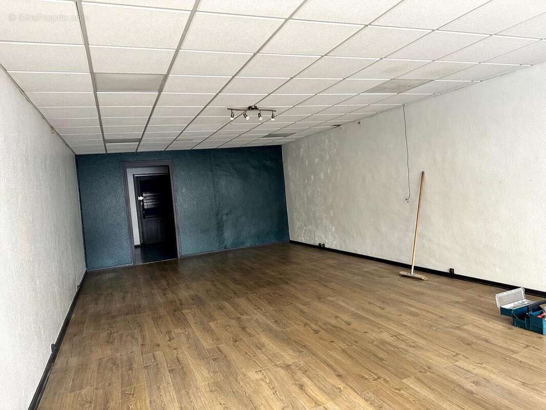 Photo 2 - Commerce à REMIREMONT