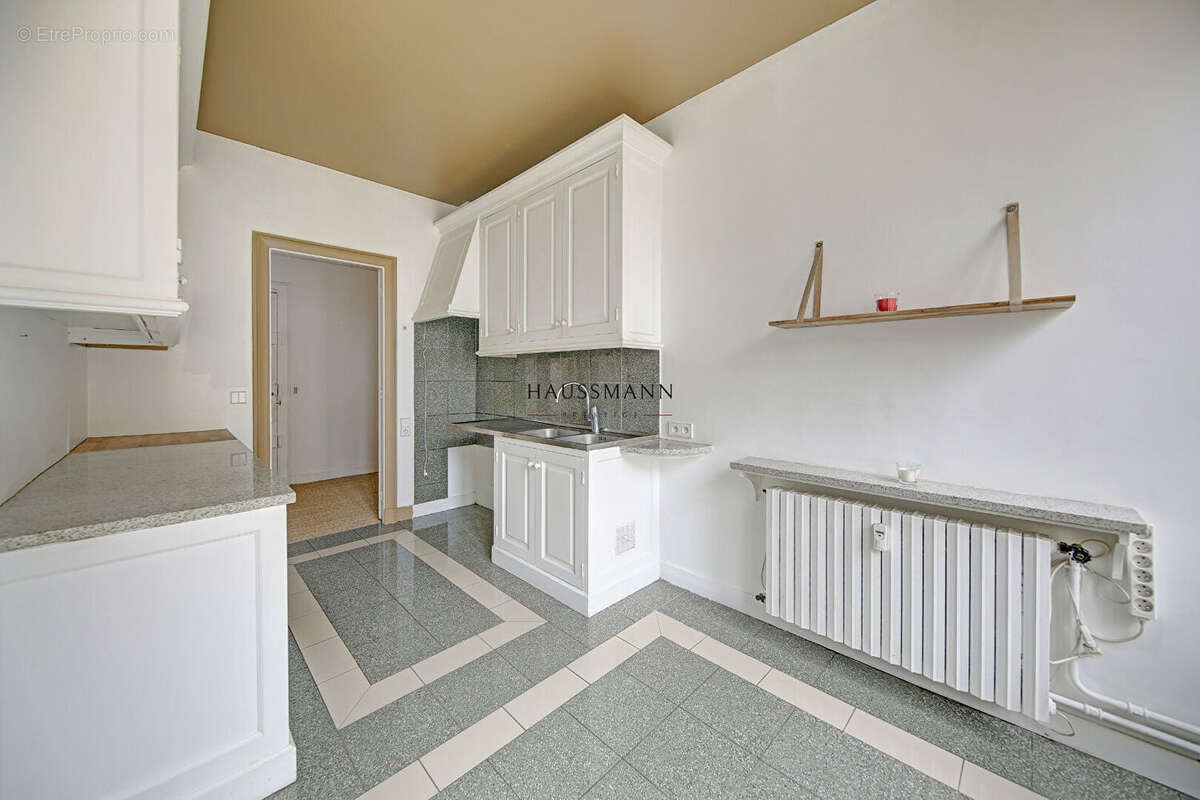 Appartement à PARIS-8E