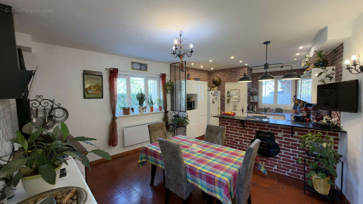 Maison à COMBOVIN