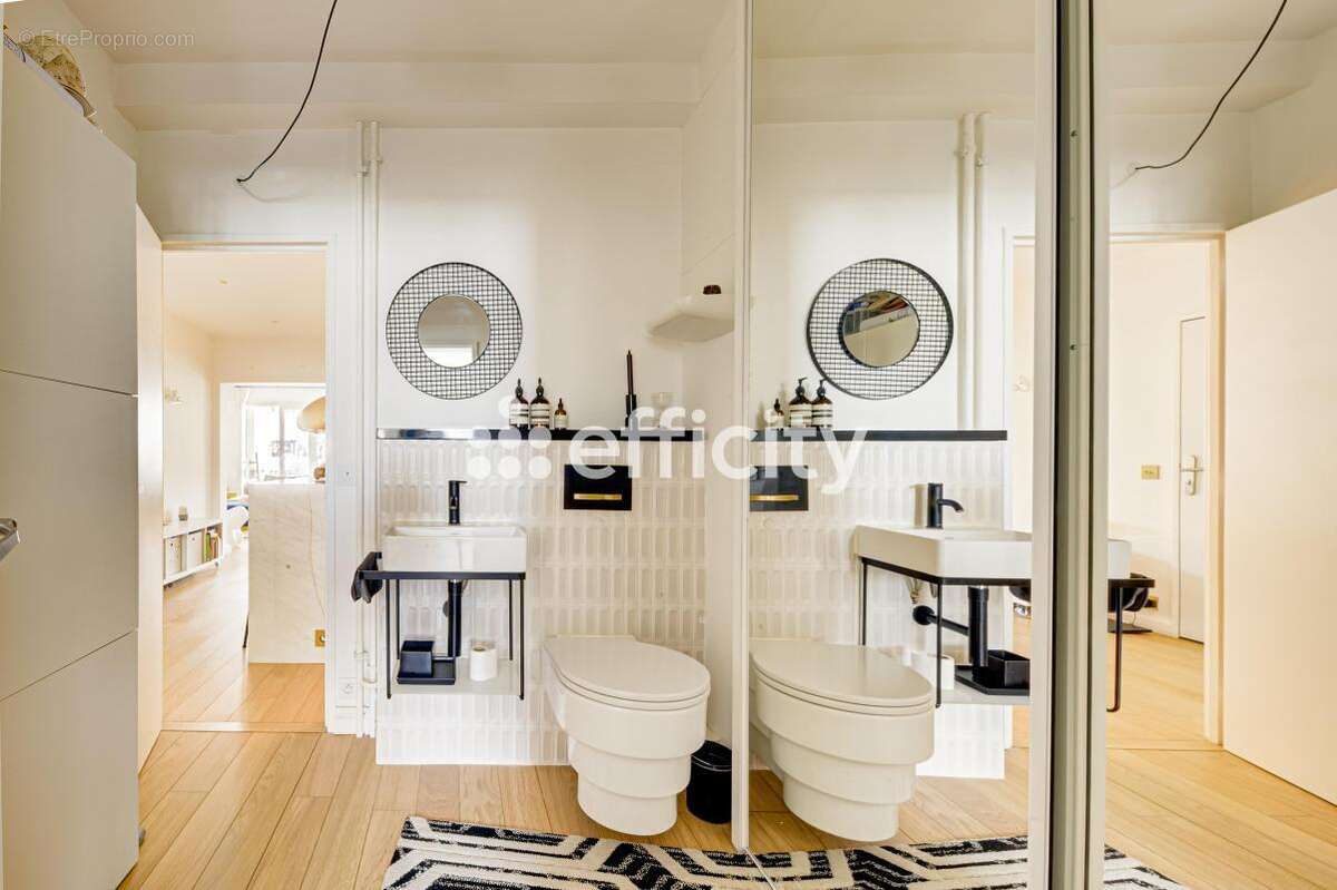Appartement à PARIS-16E