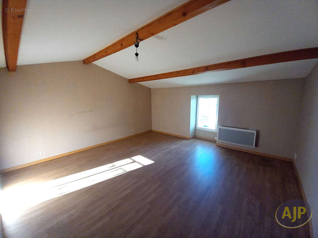 Maison à SAINT-GERMAIN-D&#039;ESTEUIL