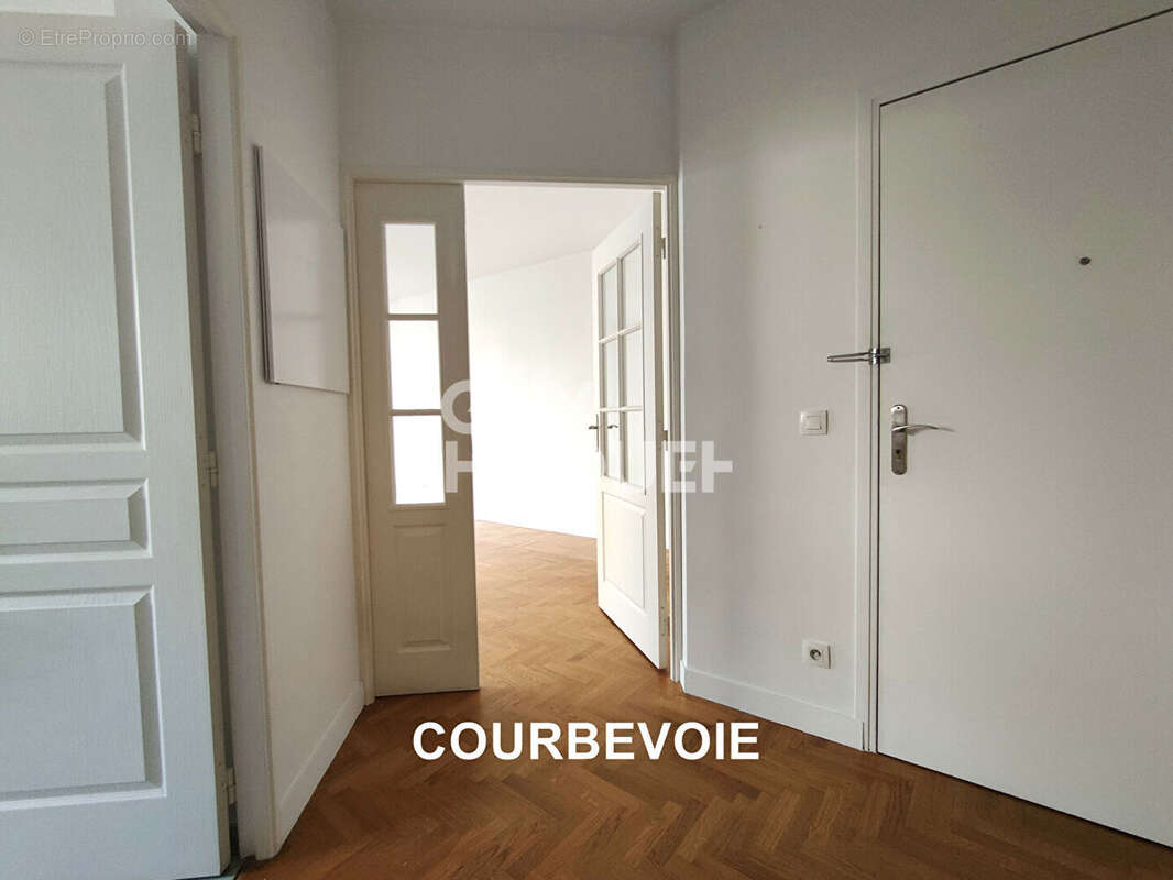 Appartement à LA GARENNE-COLOMBES