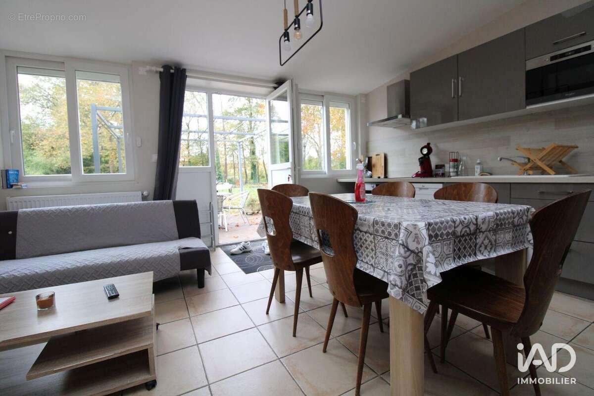 Photo 9 - Commerce à CHAUMONT-SUR-LOIRE