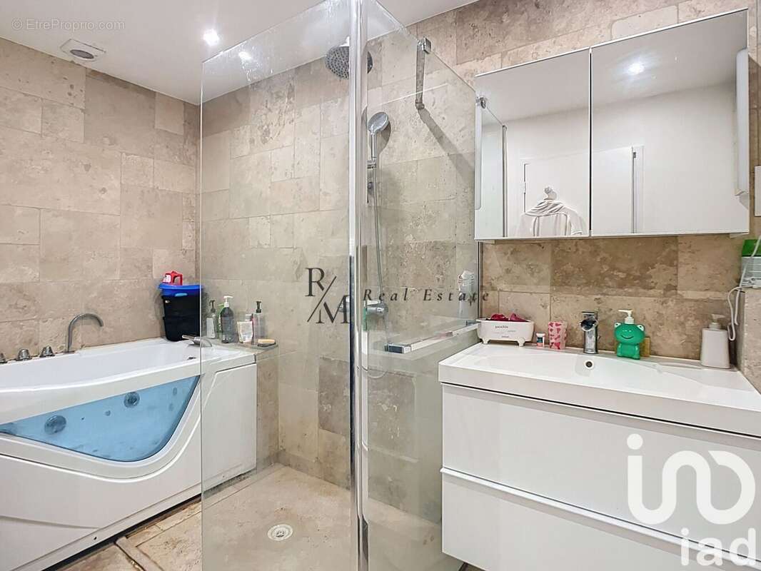 Photo 7 - Maison à LA ROQUE-D&#039;ANTHERON