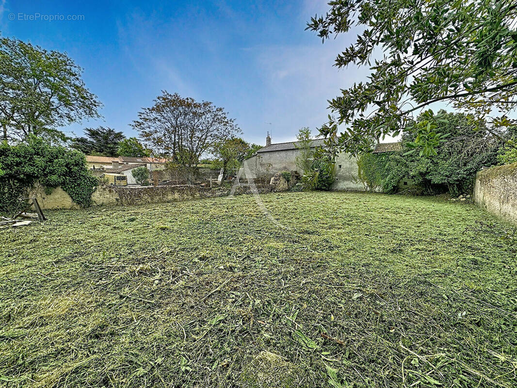 Terrain à CHAVAGNES