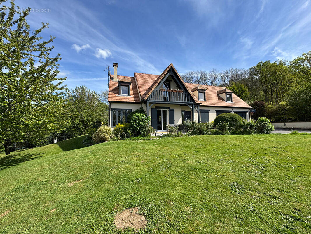 Maison à BAZOCHES-SUR-GUYONNE