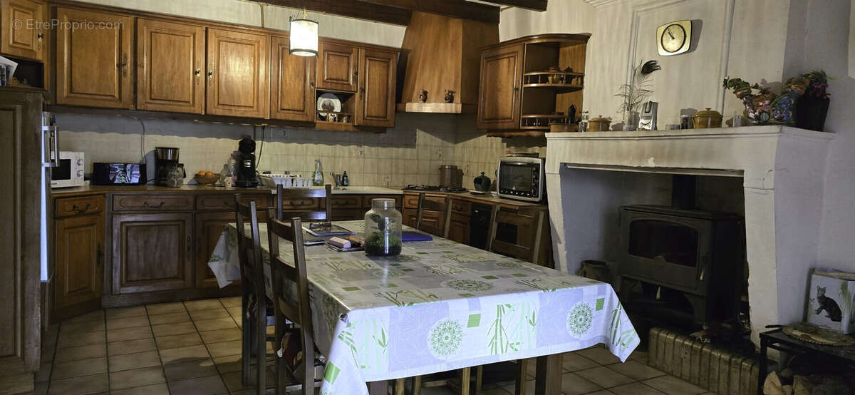 Maison à SAINT-GENIS-DE-SAINTONGE