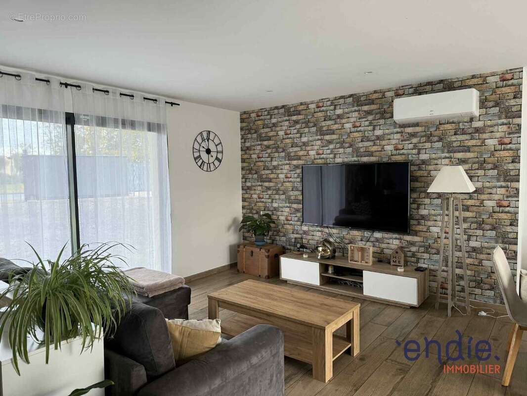 Maison à DOMPIERRE-SUR-BESBRE