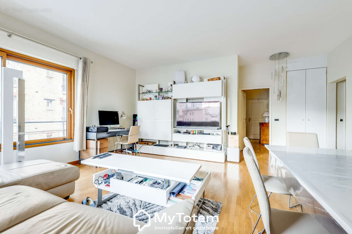 Appartement à COURBEVOIE