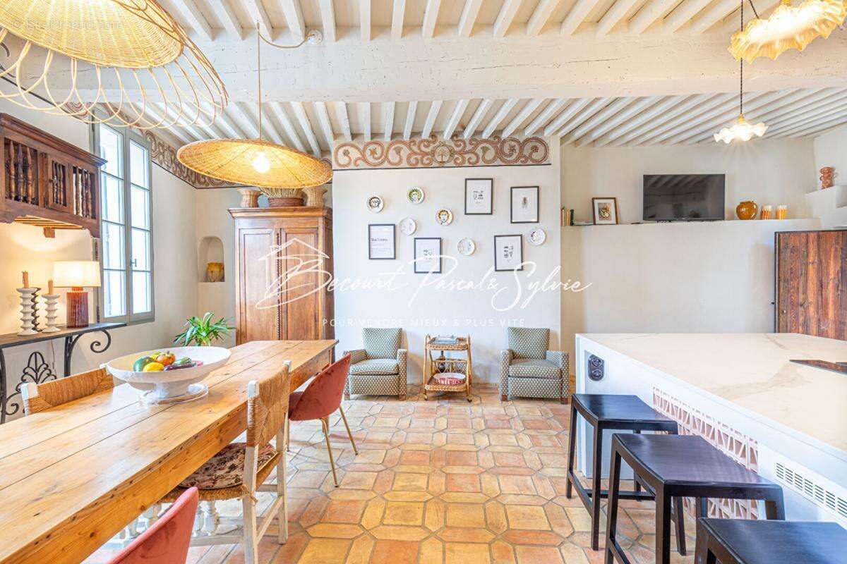 Maison à PERNES-LES-FONTAINES