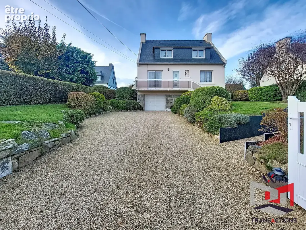 Maison familiale avec sous-sol complet et beau jardin paysagé - photo 2