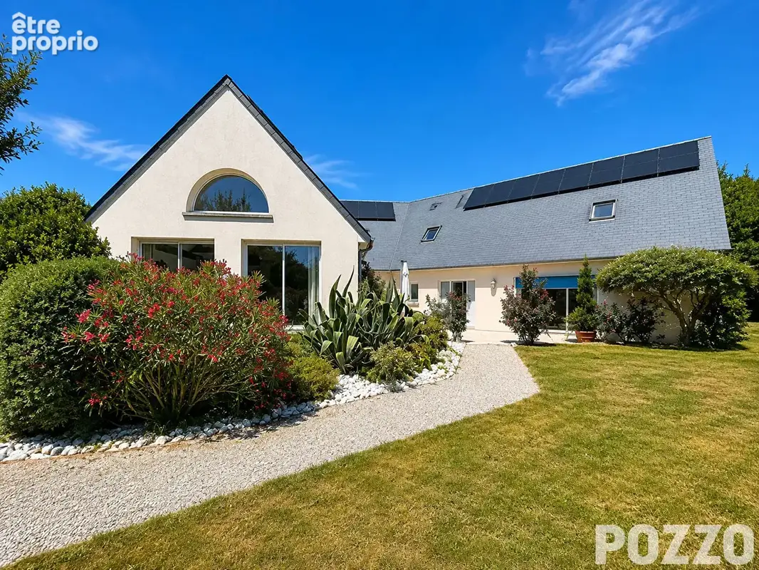Bréville-sur-Mer, Spacieuse maison de 237 m² avec piscine intérieure et grand garage - photo 1